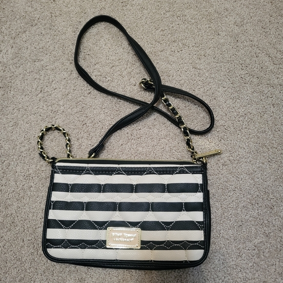 Betsey Johnson Handbags - Betsey Johnson Crossbody Bag